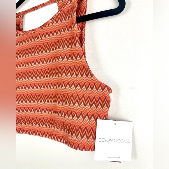 Beyond Yoga NWT $64 Athletic Top, Chevron Red Orange, Large, New, Sports Bra Gym - Picture 6 of 10